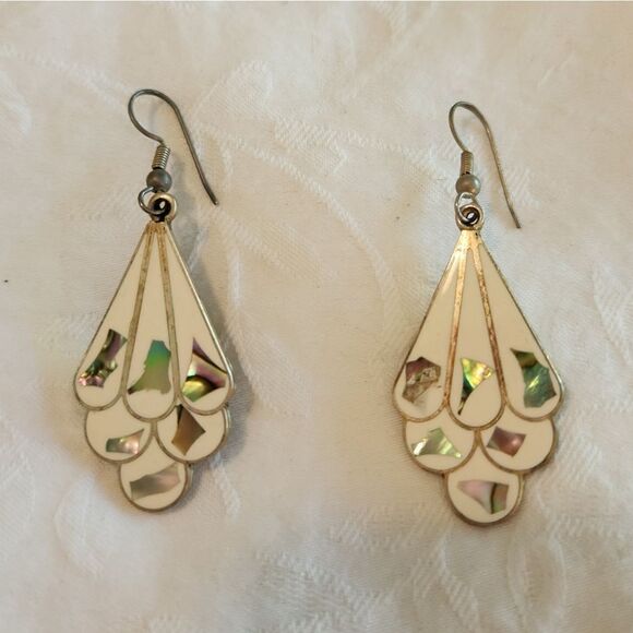 Vintage 70s white enamal feather earrings - Picture 6 of 7